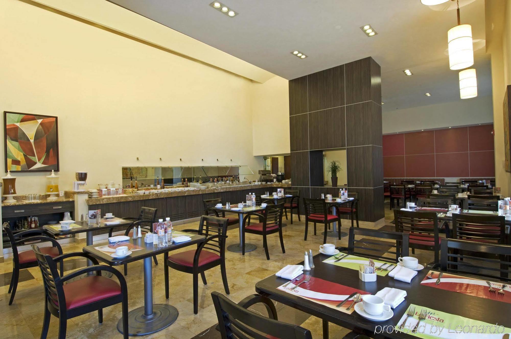 Fiesta Inn Express Ciudad Obregón Restaurante foto